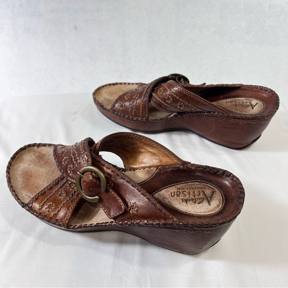 Clarks Artisan Brown Leather Wedge Sandals Sz 6 1/2 M Criss-Cross Straps Buckle - Picture 6 of 11